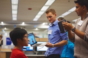 Library Co-op Zach Smith, DMSB’17 scans a student to 3D print their bust.